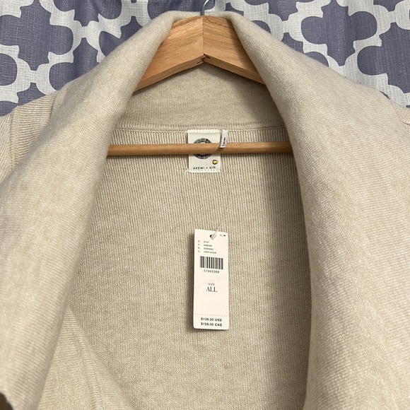 Akemi+kin one size NWT Emory knit wrap - Picture 8 of 11